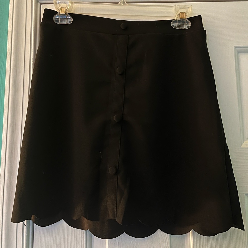 Black scalloped mini skirt